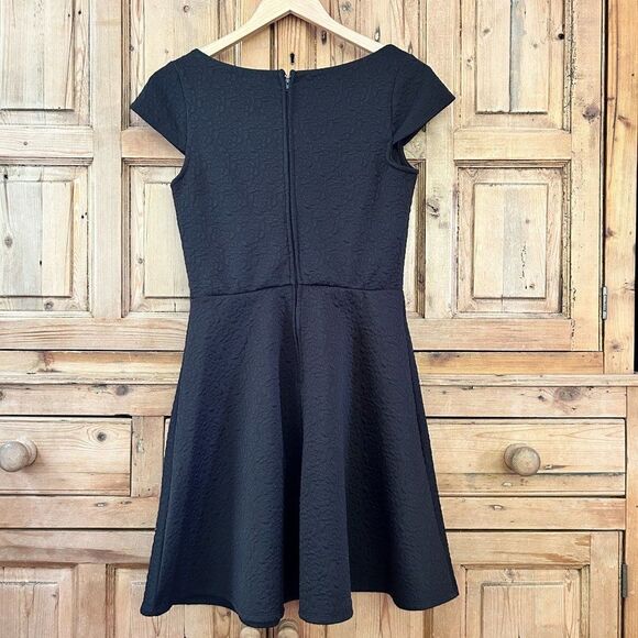 Altar'd State‎ Small Black Fit and Flare Dress Cap Sleeve Scalloped - Picture 5 of 6